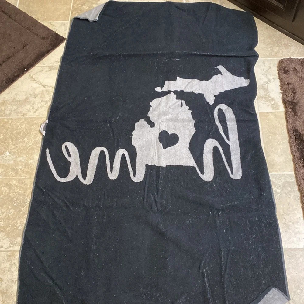 Beach towels oversized (lot of 2) NWOT